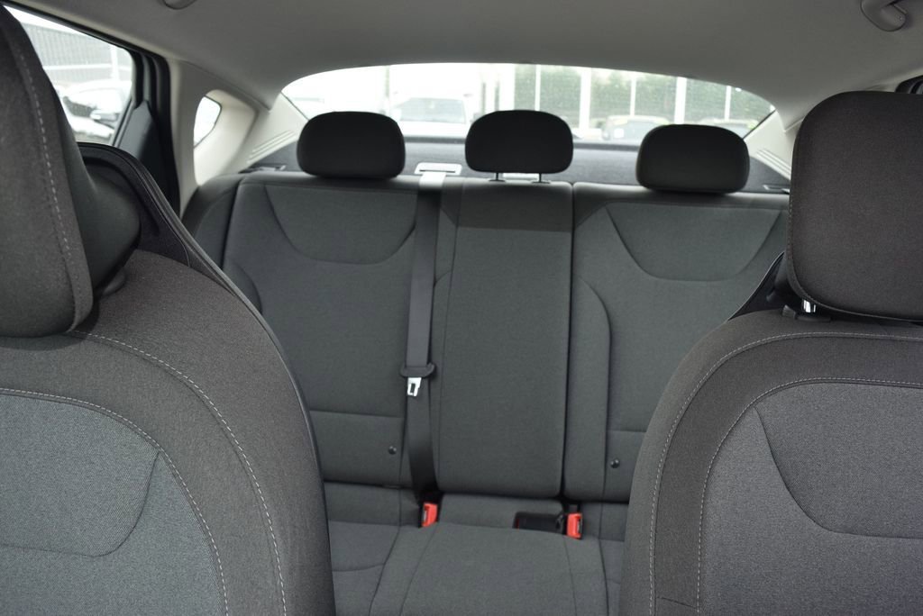 2025 Kia K4 LXS - Photo 30