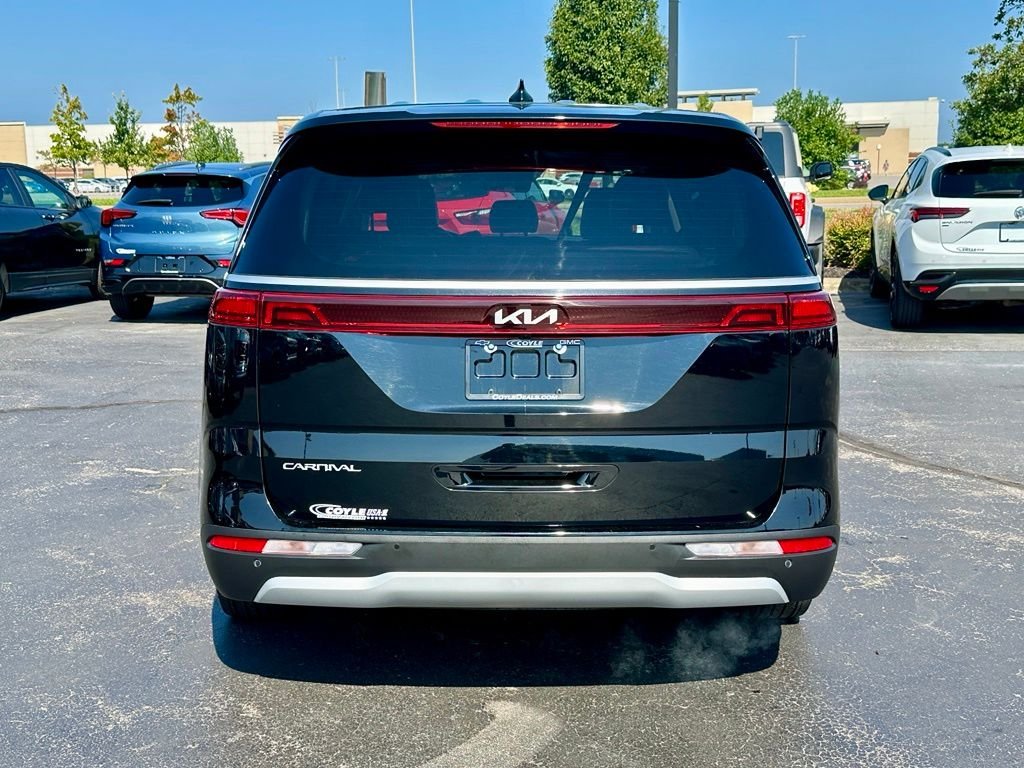 Used 2024 Black Kia EX image 4