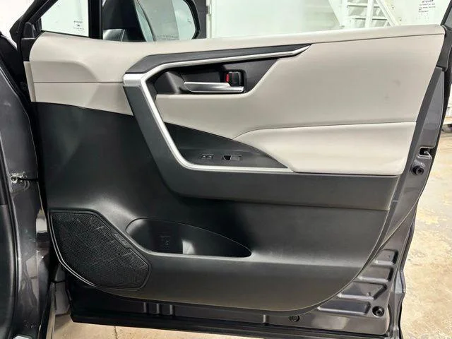 Used 2025 MAGNETIC GRAY MET. Toyota  image 22