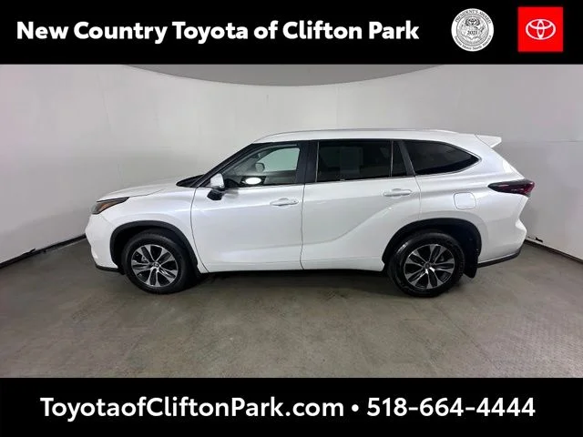 Used 2025 Beige Toyota XLE image 6