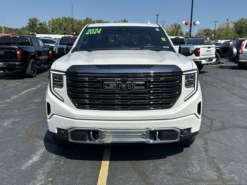 Used 2024 White GMC Denali Ultimate image 3