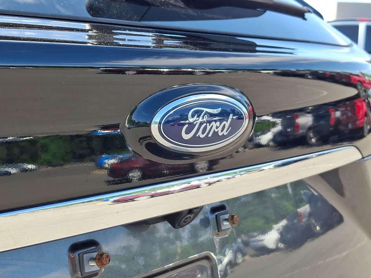 Used 2020 Magnetic Metallic Ford SEL image 28