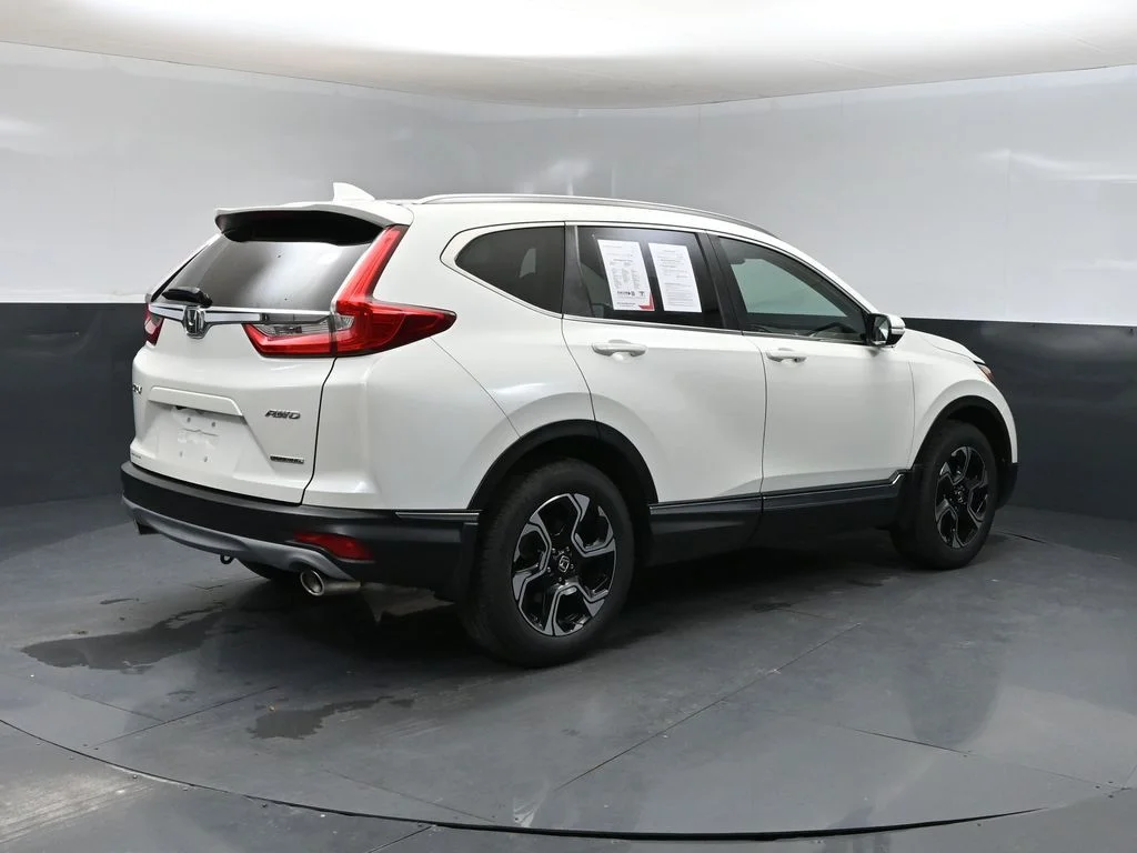 Certified Used 2018 White Honda Touring image 3