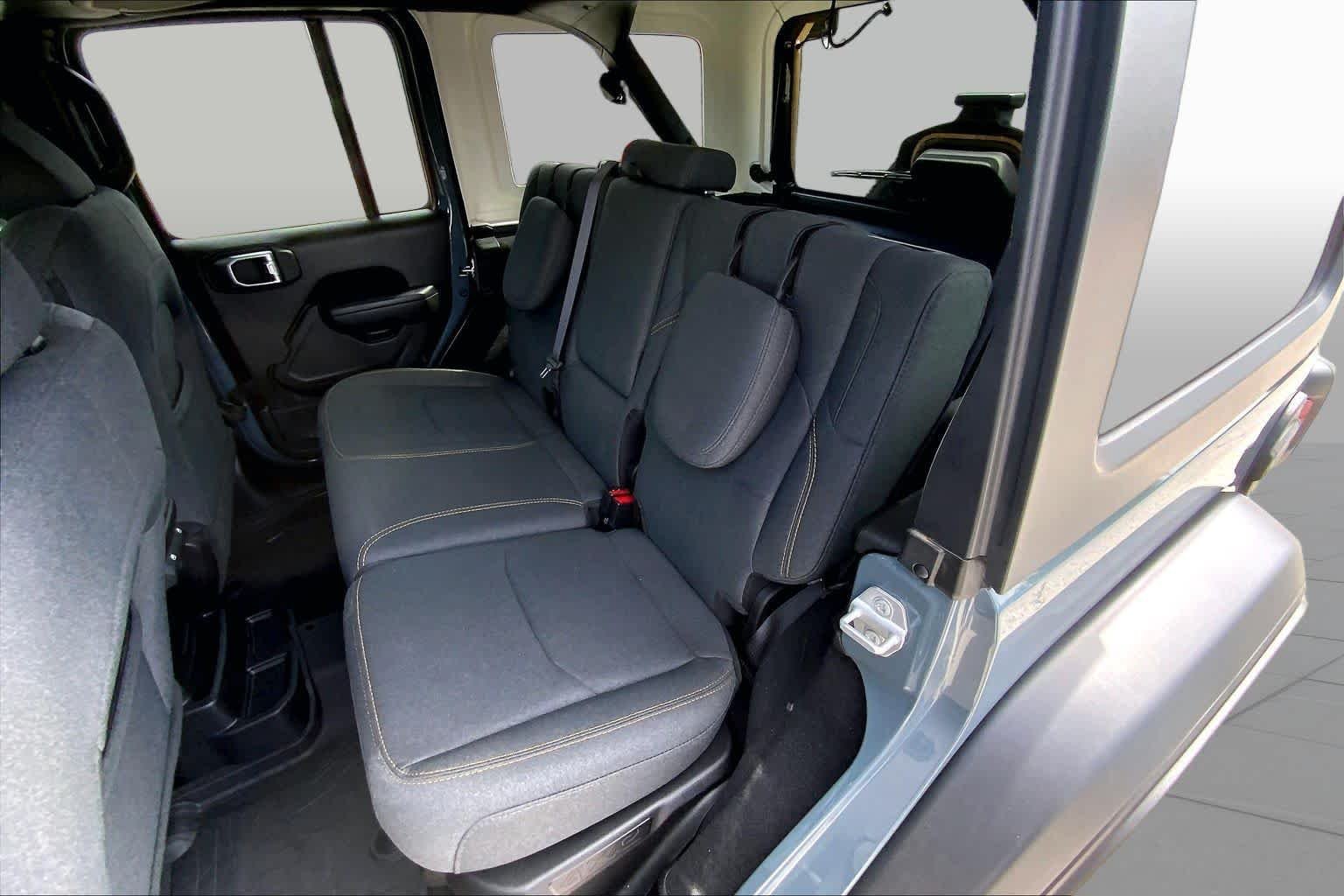 Used 2025 Anvil Clearcoat Jeep Sport S image 16