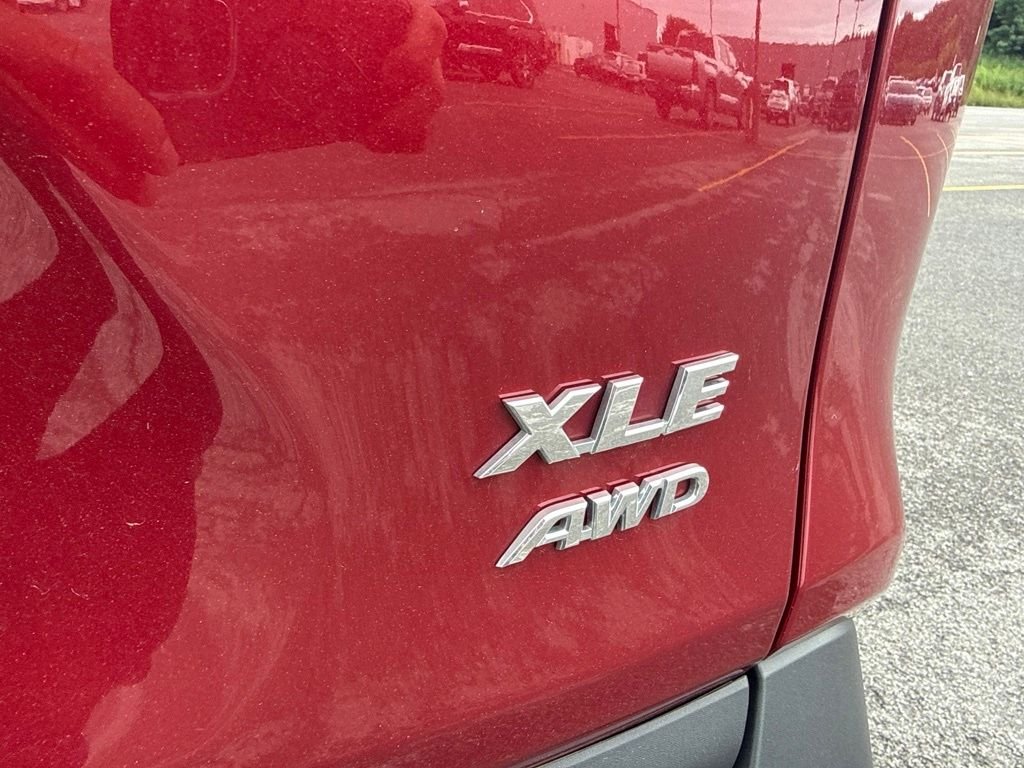 Used 2025 Red Toyota XLE image 10