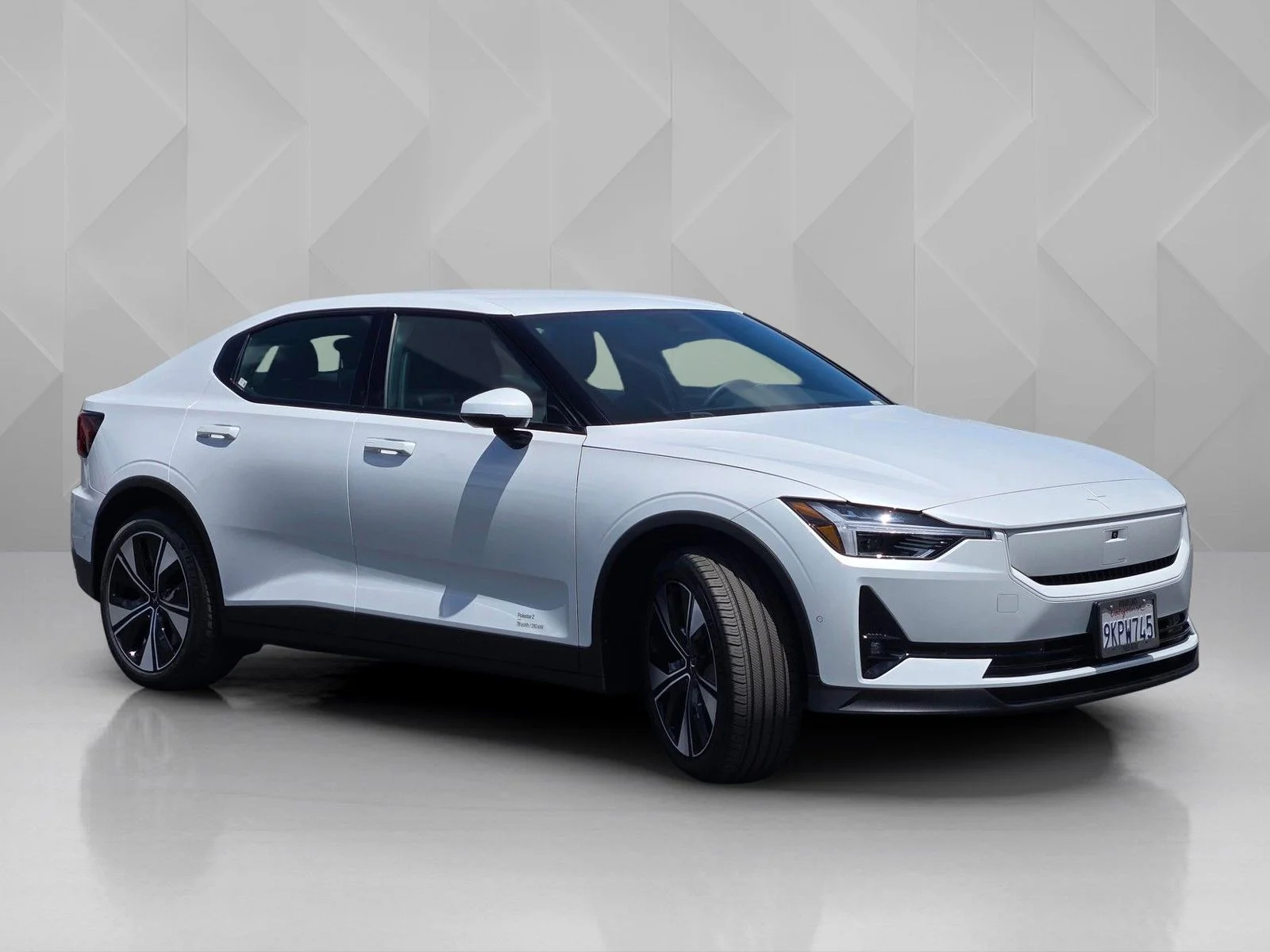 Used 2024 White Polestar Long Range Dual Motor image 8