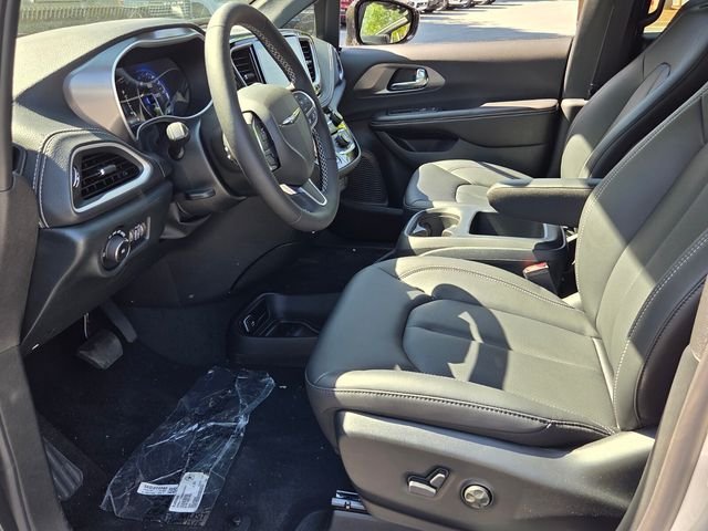 New 2026 Silver Mist Clear-Coat Exterior Paint Chrysler Select image 15