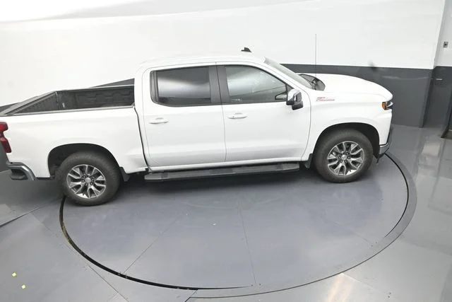 Used 2022 White Chevrolet LT image 30