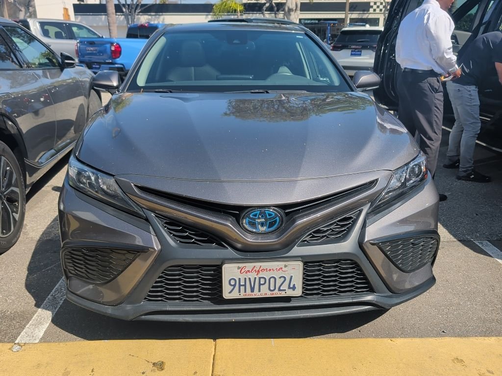 2023 Toyota Camry SE Hybrid's photo
