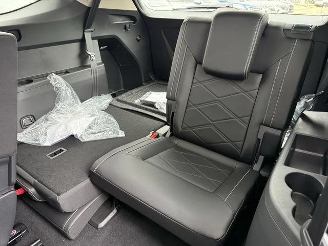 New 2026 Black Volkswagen 2.0T SE w/Technology image 19