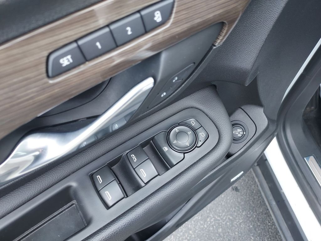 Used 2022 White GMC Denali image 19