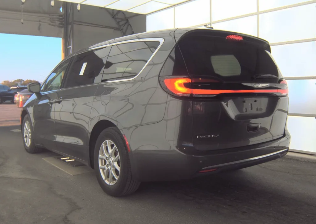 Used 2023 Gray Chrysler Touring L image 3