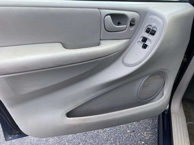 Used 2007 Blue Dodge SXT image 12
