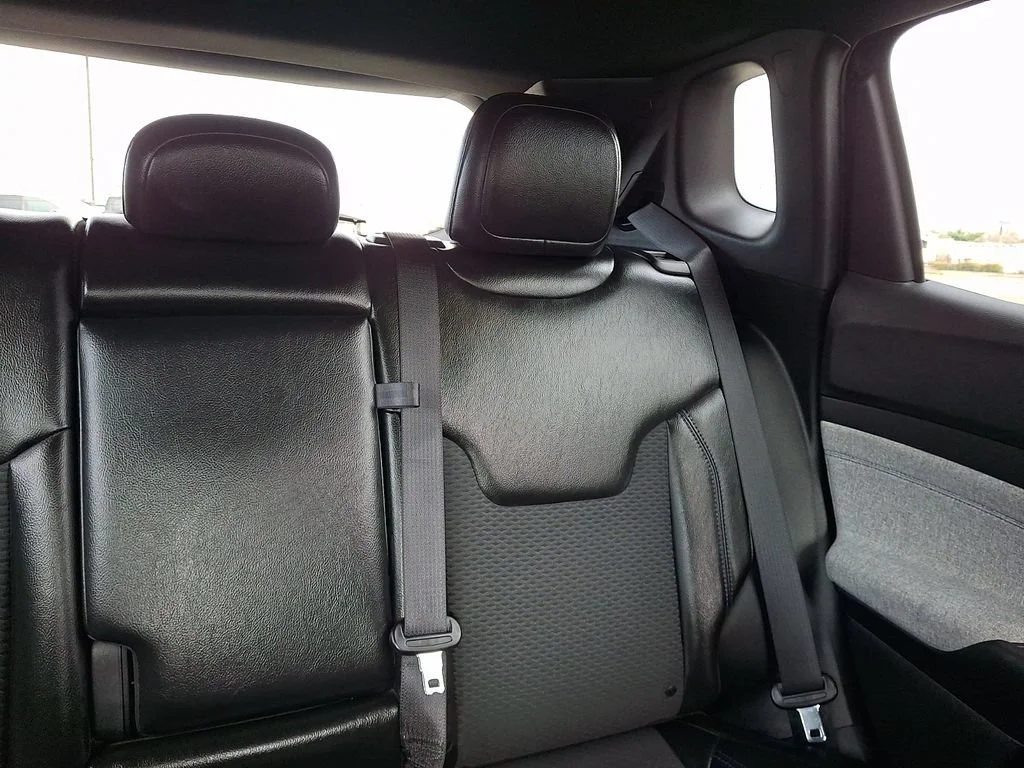 Used 2023 Granite Crystal Metallic Clearcoat Jeep Latitude image 21