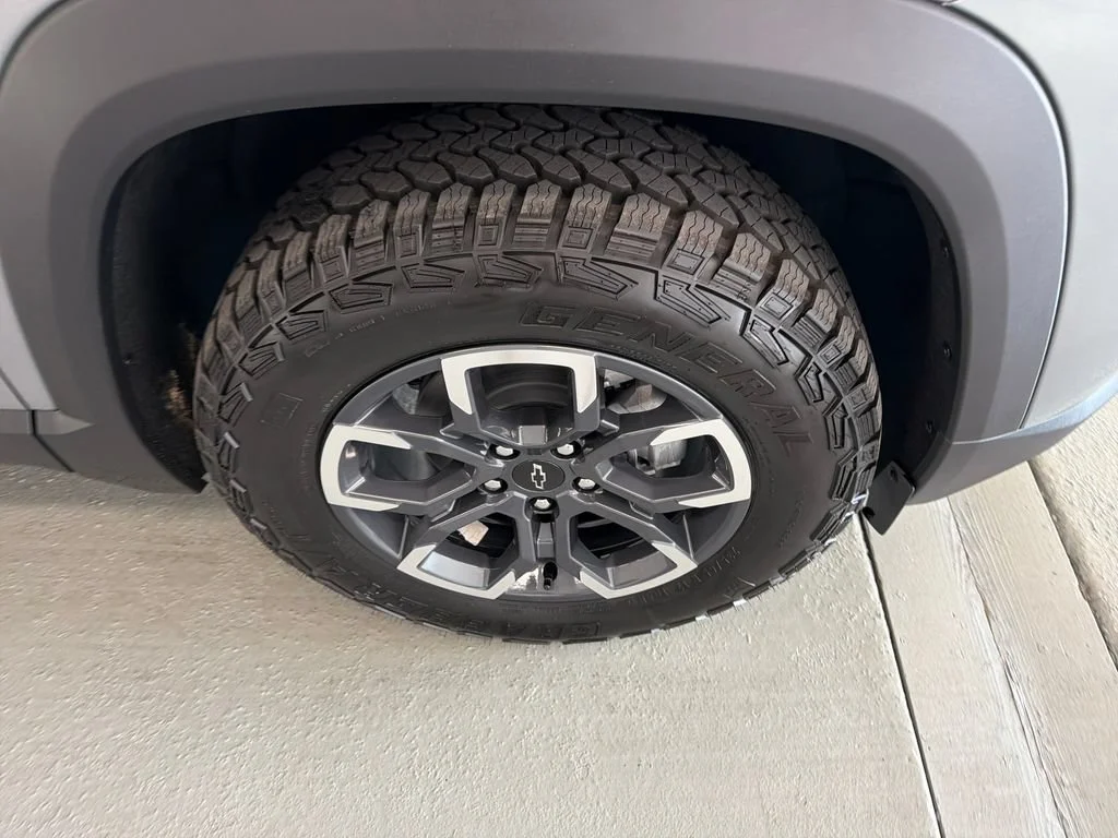 New 2027 Sterling Gray Metallic Chevrolet ACTIV image 4