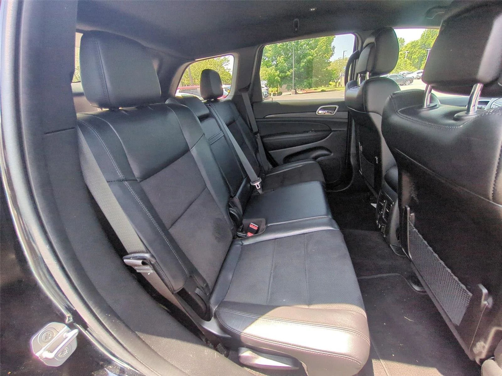 Used 2022 Diamond Black Crystal Pearlcoat Jeep Laredo X image 36