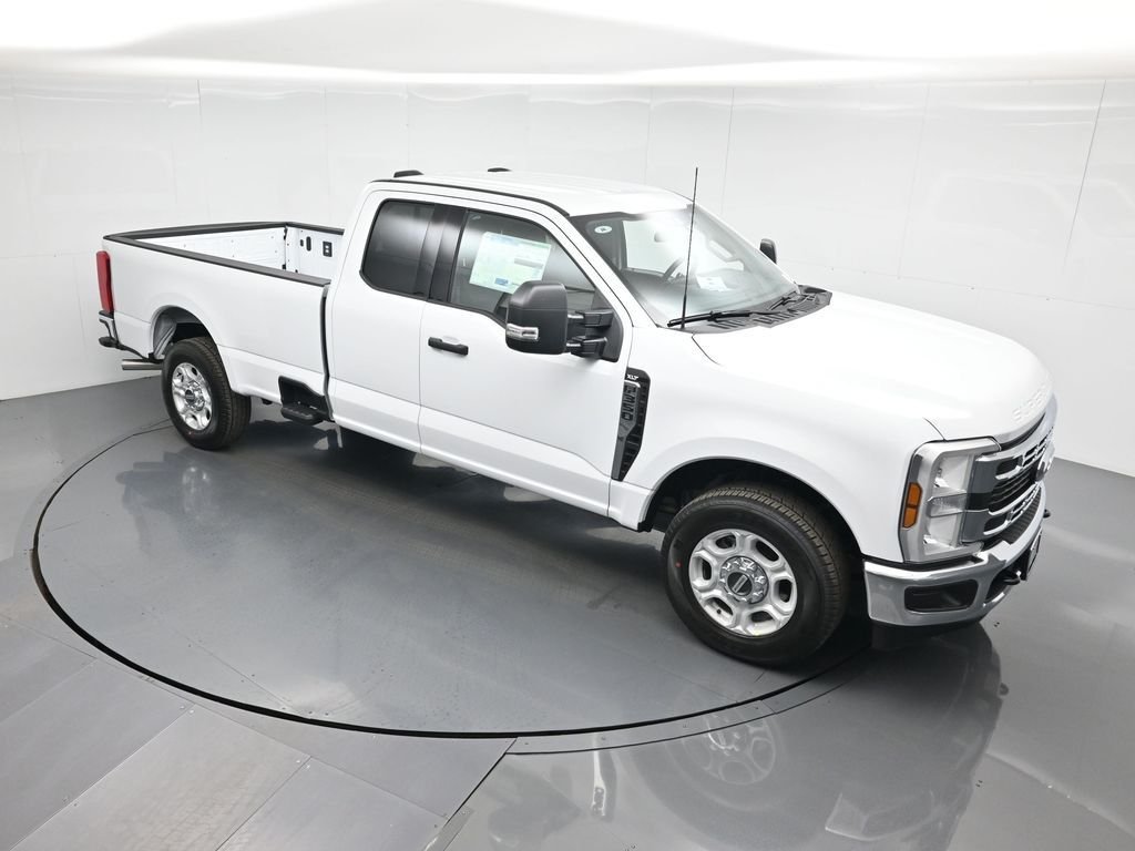 New 2026 Oxford White Ford XLT image 35