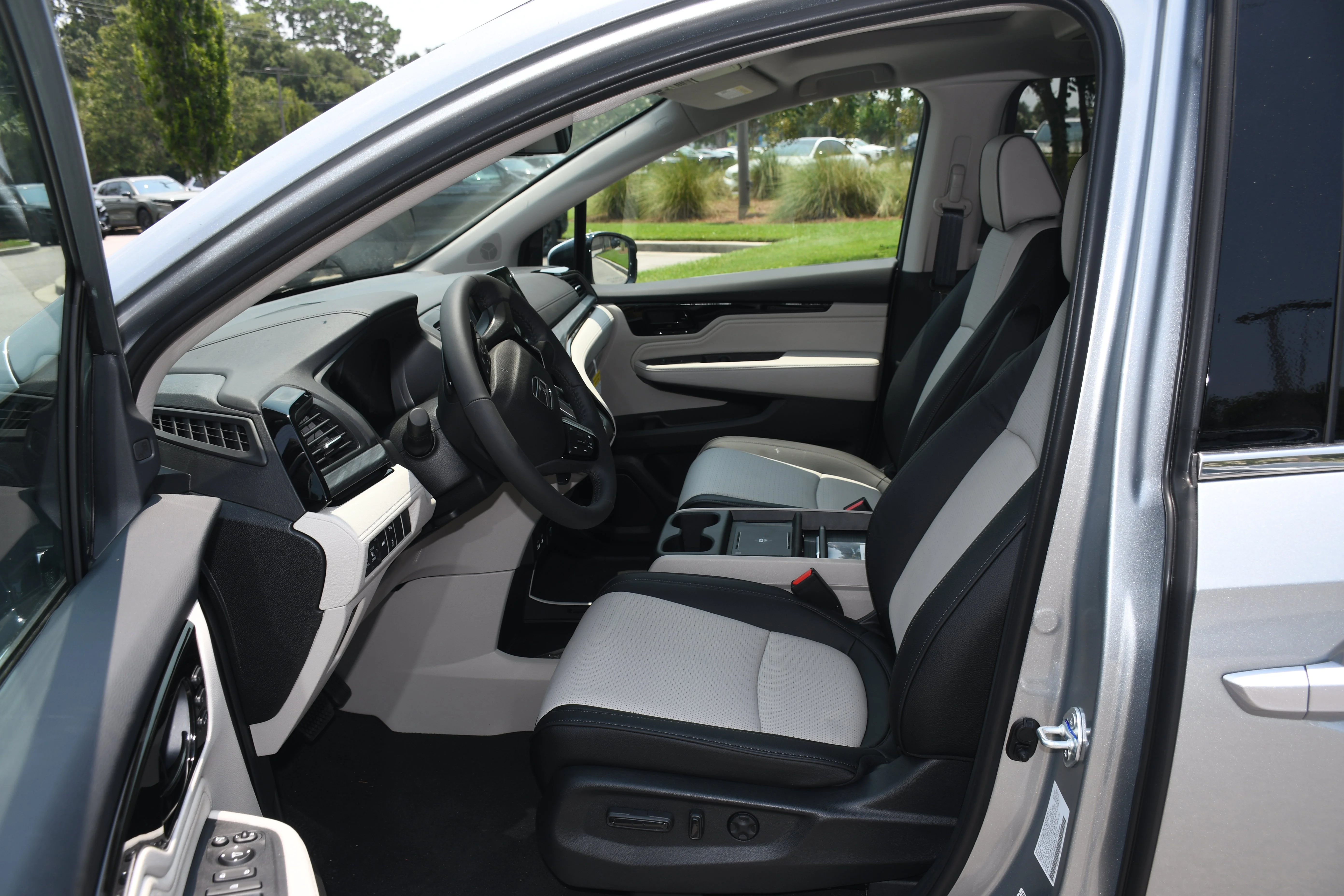 New 2026 Solar Silver Metallic Honda Elite image 3