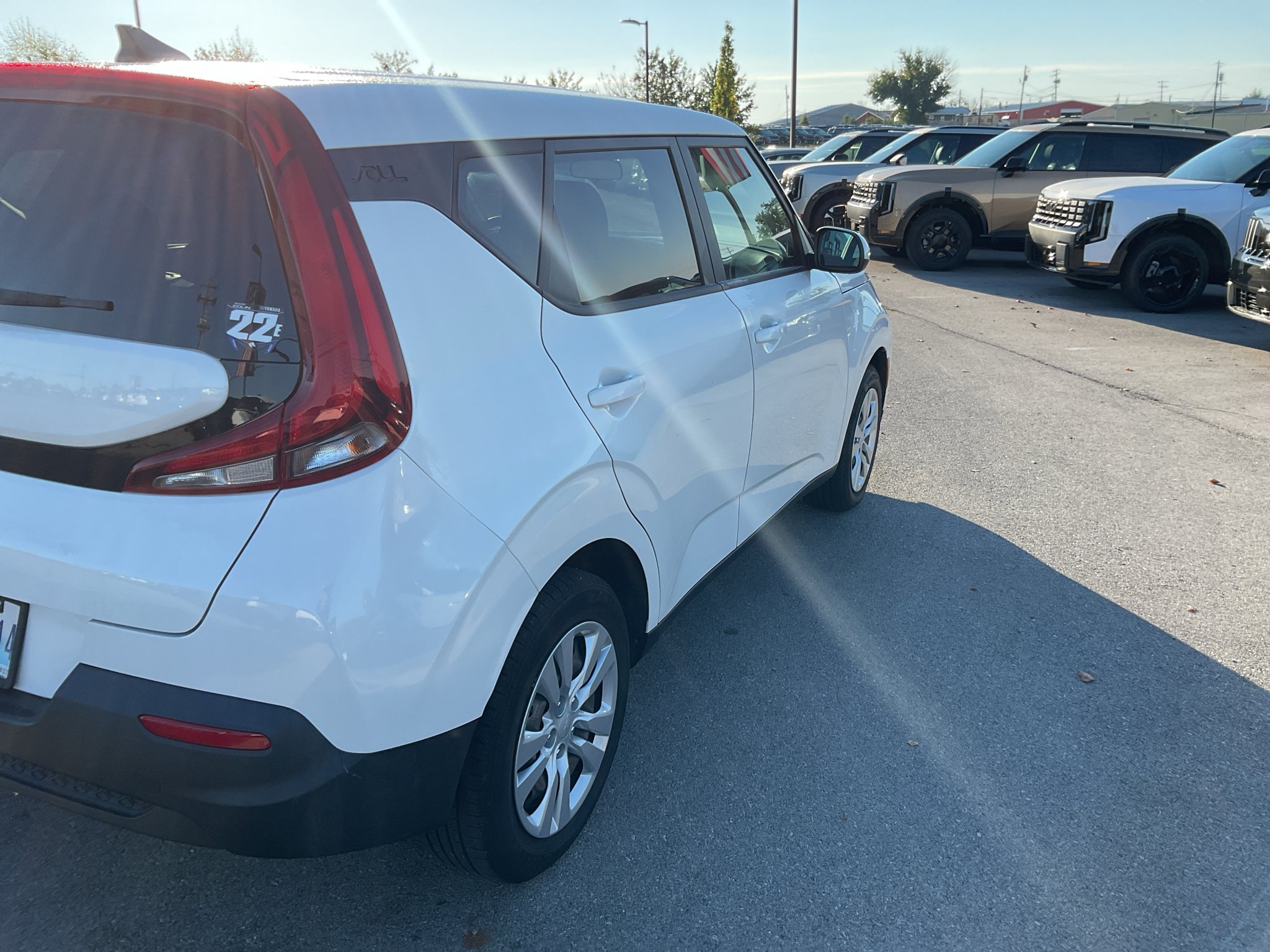 Used 2022 Snow White Pearl Kia LX image 8