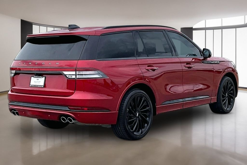 Used 2025 Red Lincoln Reserve image 2