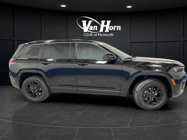 New 2026 Diamond Black Crystal Pearl-Coat Exterior Paint Jeep Altitude image 2