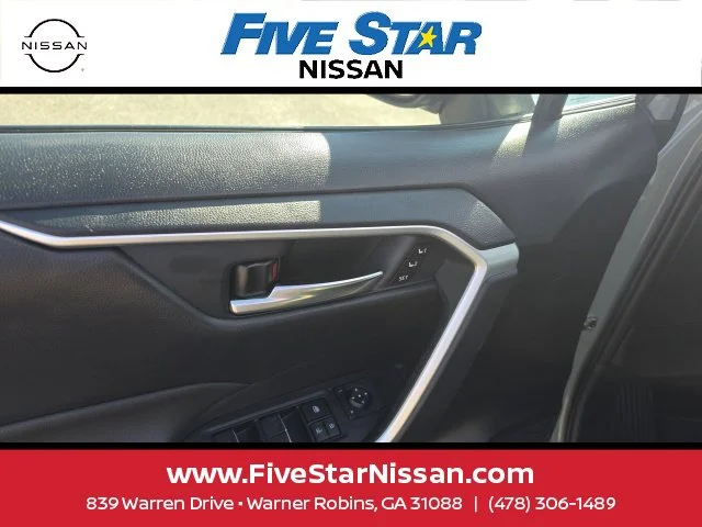 Used 2022  Toyota XLE Premium image 12