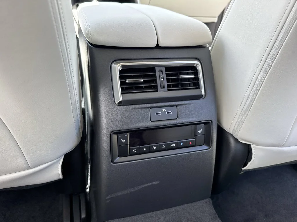 New 2026 Platinum Quartz Mazda 3.3 Turbo S Premium image 37