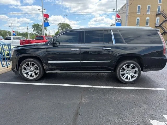 Certified Used 2019 BLACK RAVEN Cadillac Premium Luxury image 5