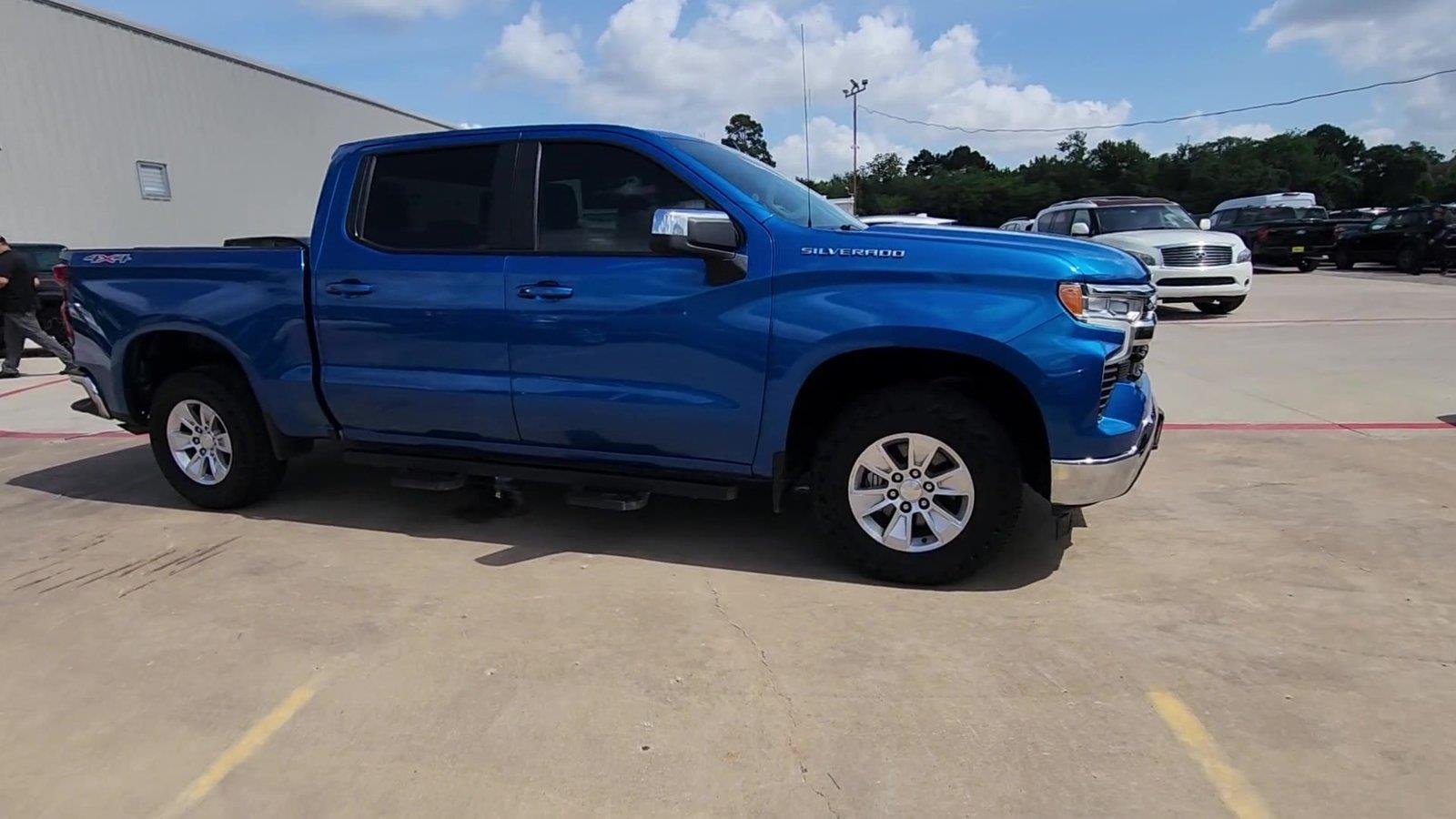 2022 Chevrolet Silverado 1500 LT - Photo 2