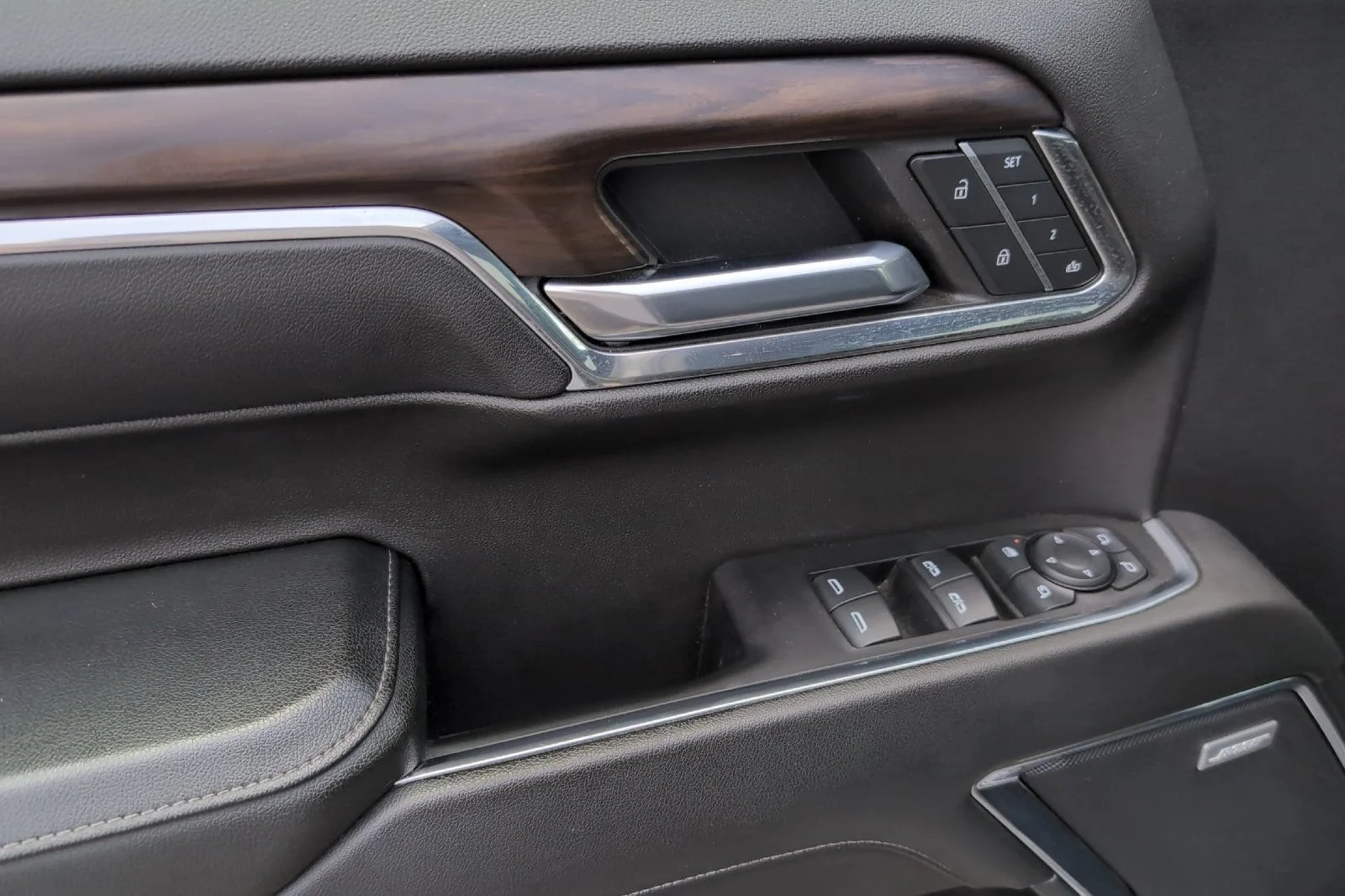 Used 2024 Sterling Metallic GMC SLT image 12