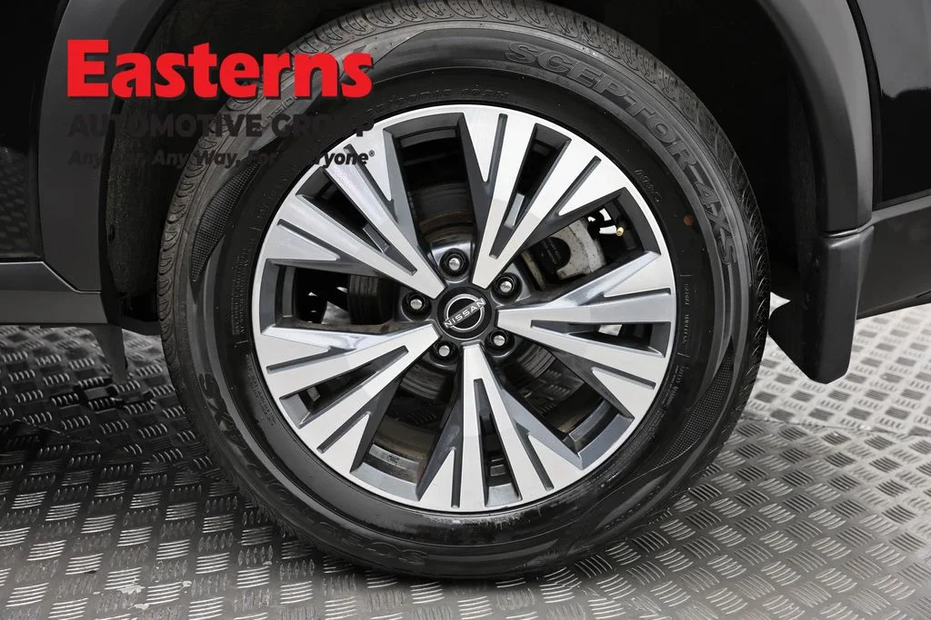 Used 2023 Black Nissan SV image 31