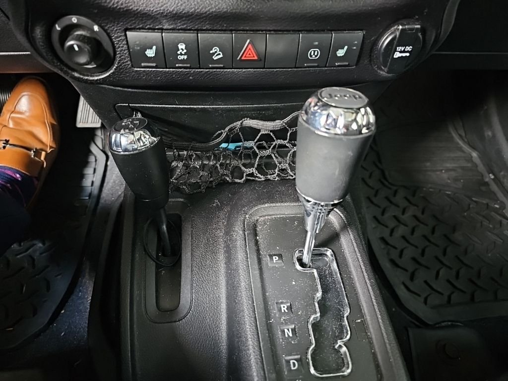 Used 2014 Billet Metallic Clearcoat Jeep Unlimited Sahara image 13