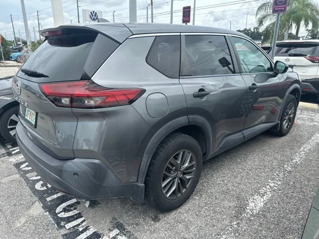 Used 2021 Gray Nissan S image 5