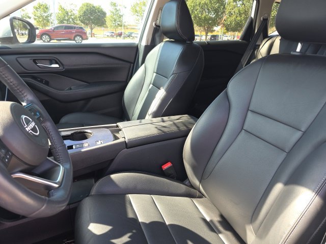 Used 2024 White Nissan SL image 6