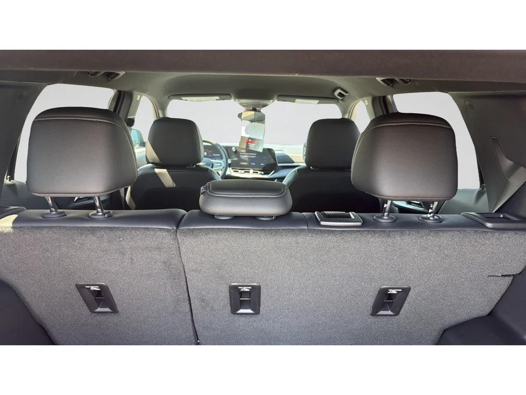 New 2027 Mosaic Black Metallic Chevrolet FWD LT image 32