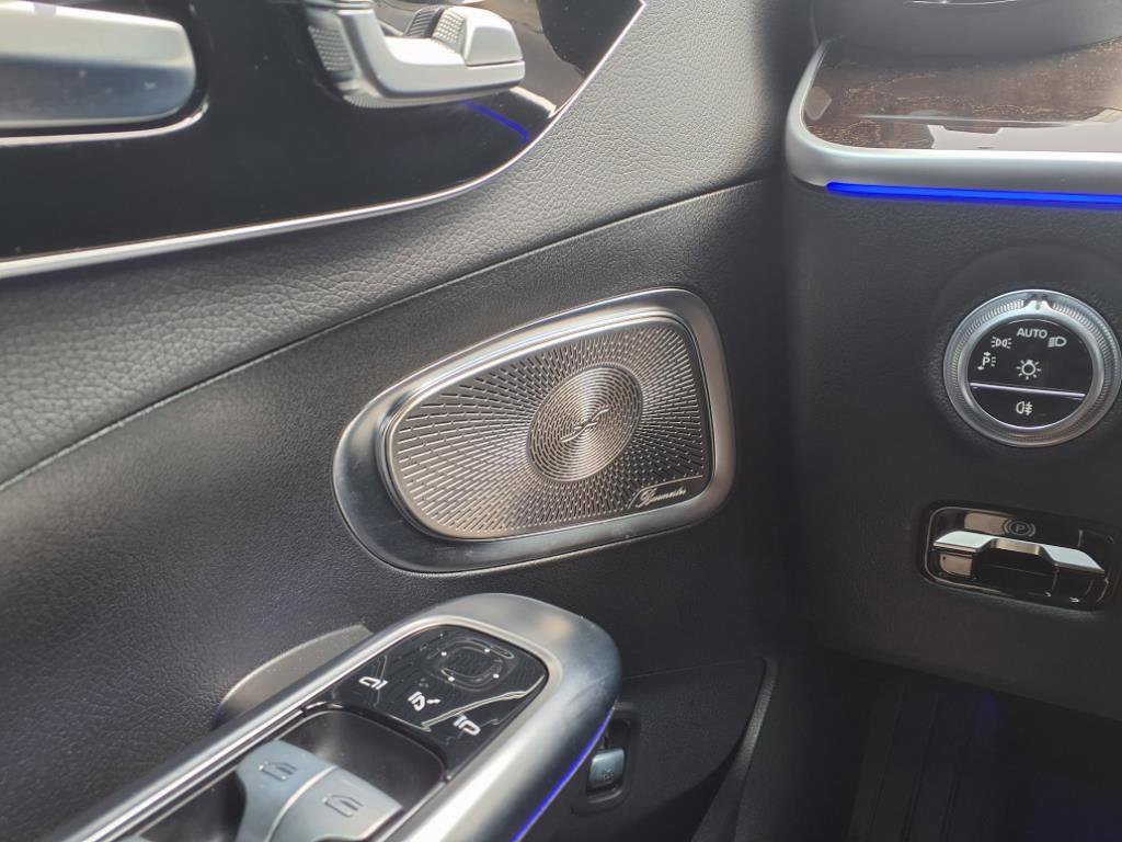 2025 Mercedes-Benz C-Class Sedan C 300 - Photo 28