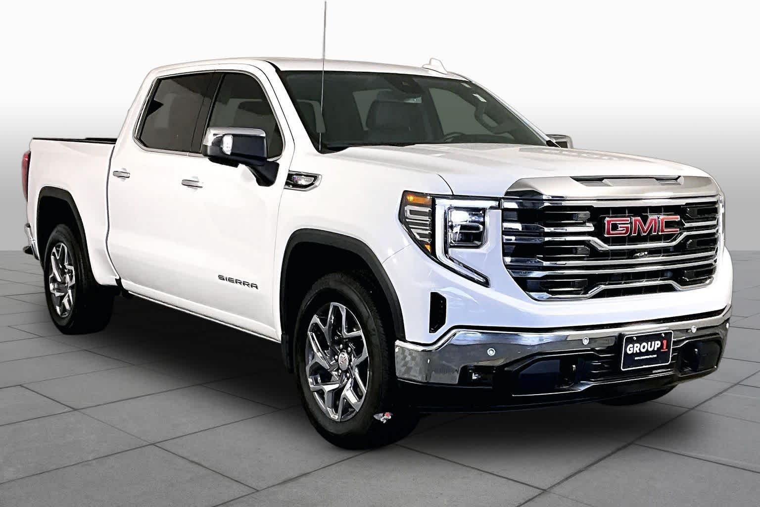 Used 2025 Summit White GMC SLT image 3