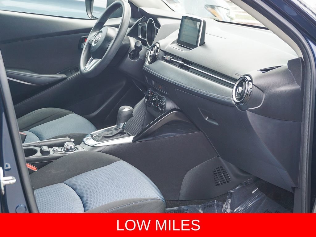 Used 2018 Black Toyota Base image 12