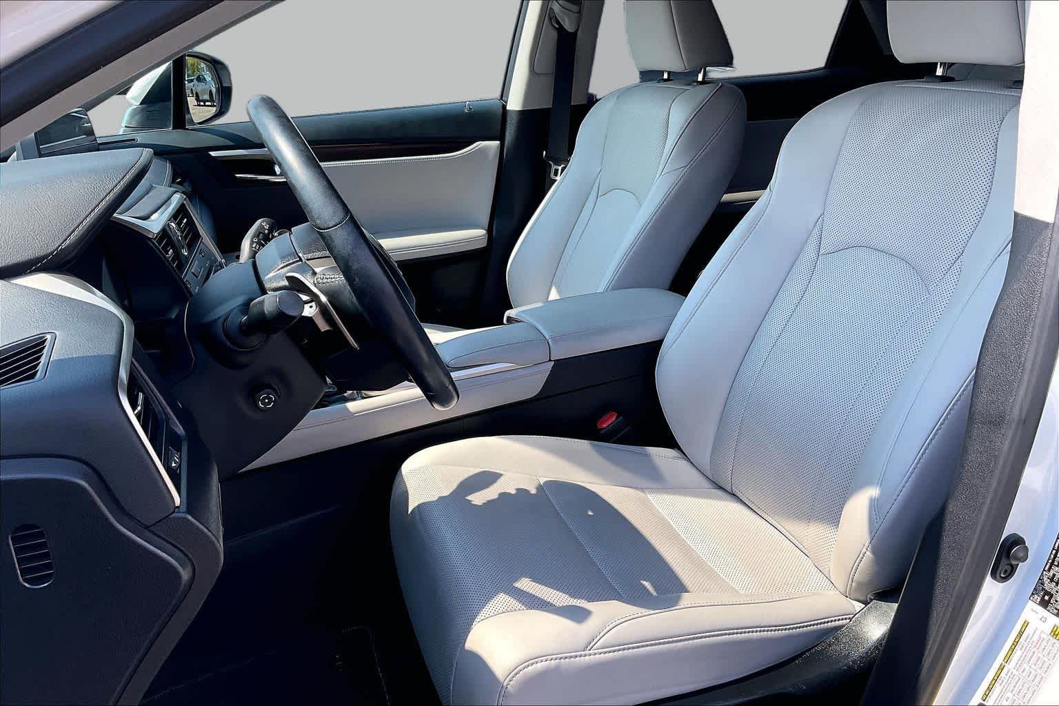 Used 2022 Eminent White Pearl Lexus  image 8