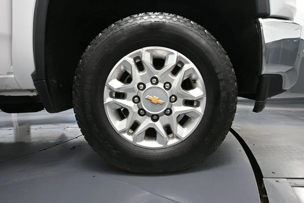 Used 2023 White Chevrolet LT image 18