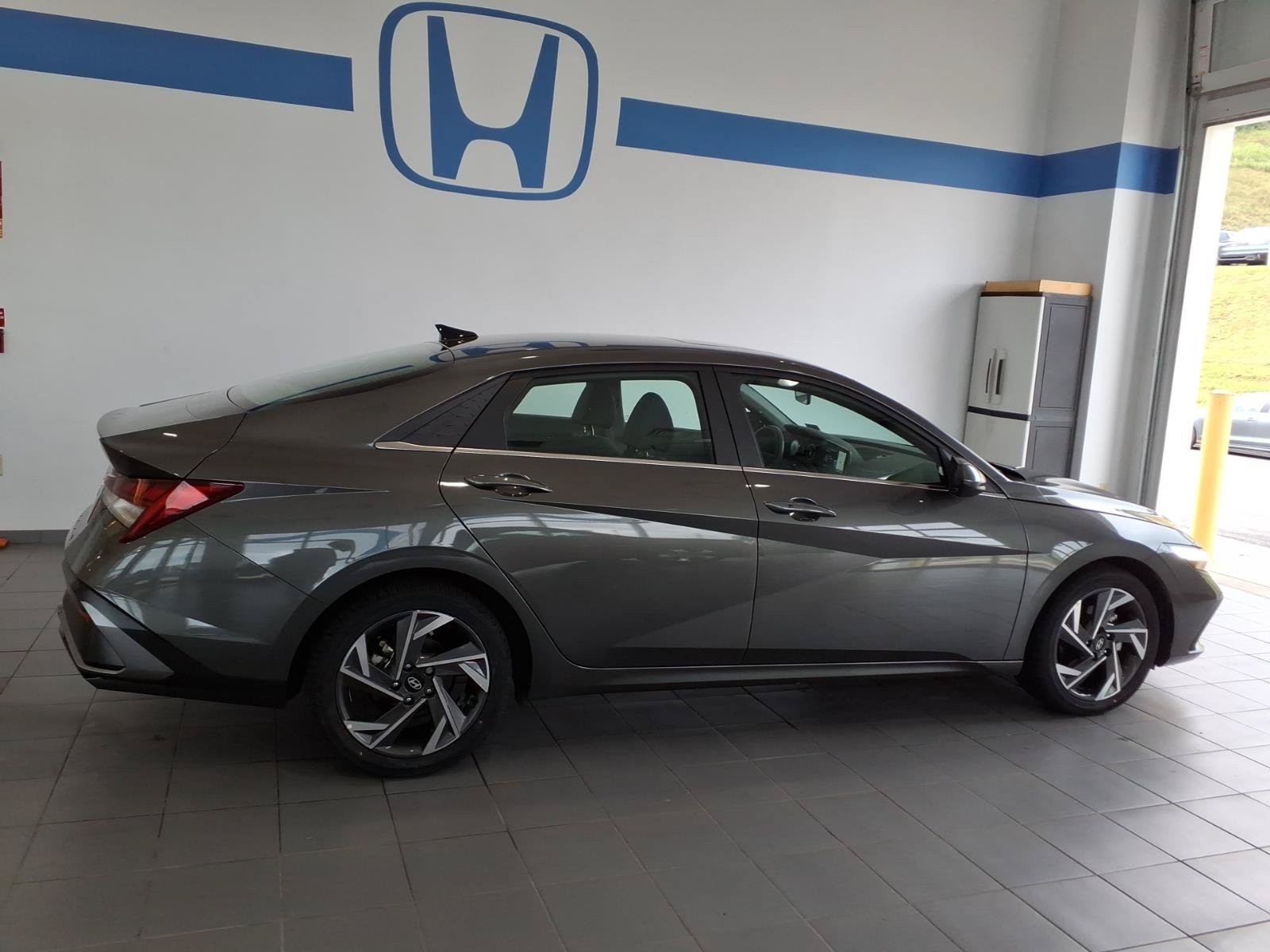Certified Used 2024 Amazon Gray Hyundai SEL image 4