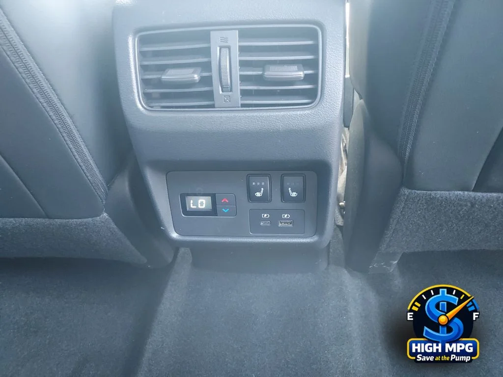 Used 2023 Silver Nissan Platinum image 23