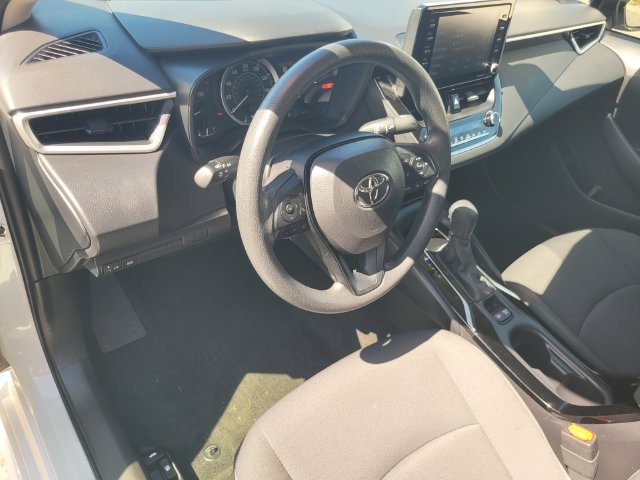 Used 2022 White Toyota LE image 12