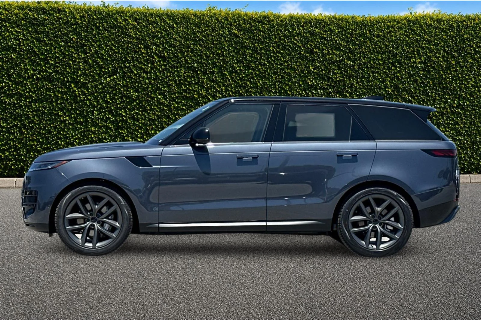 New 2026 Varesine Blue Land Rover SE image 3
