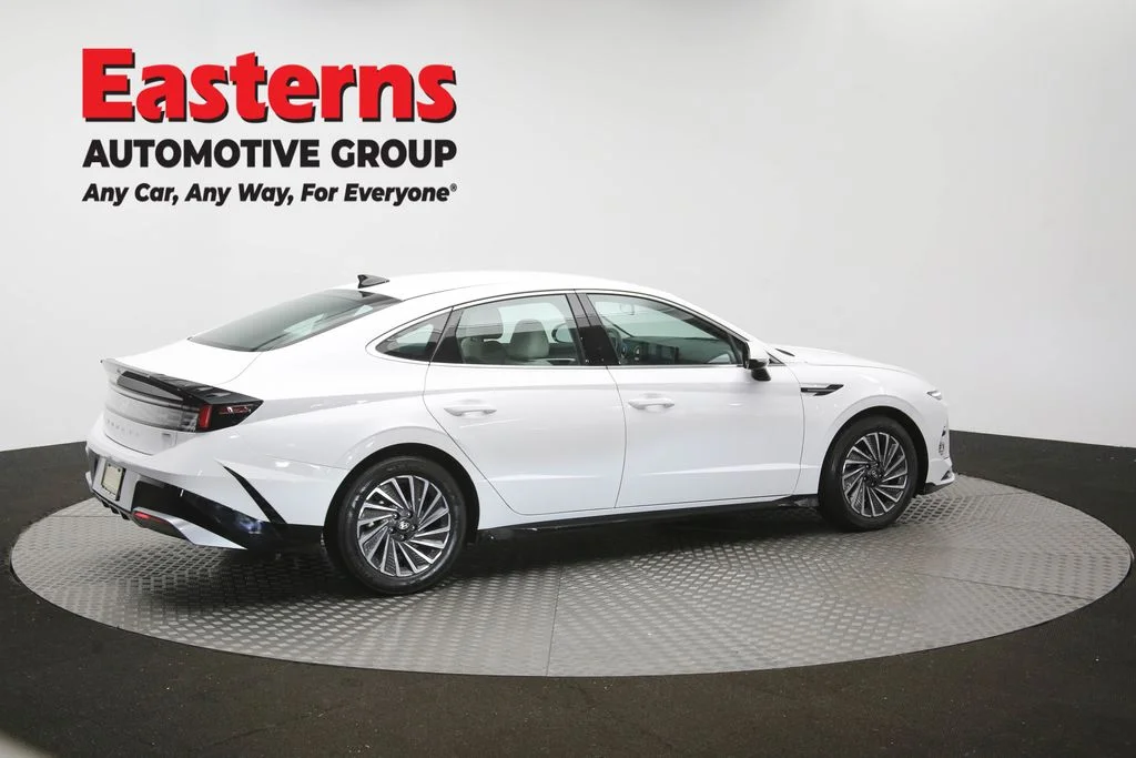 Used 2025 White Hyundai SEL image 42