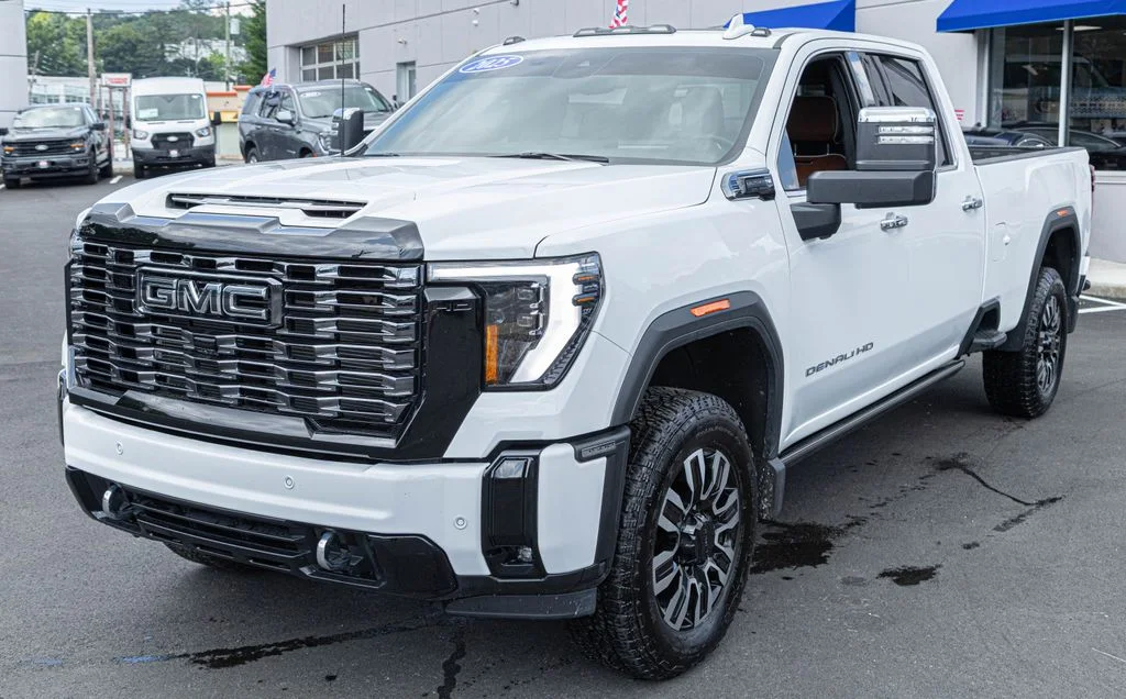Used 2025 White GMC Denali Ultimate image 2