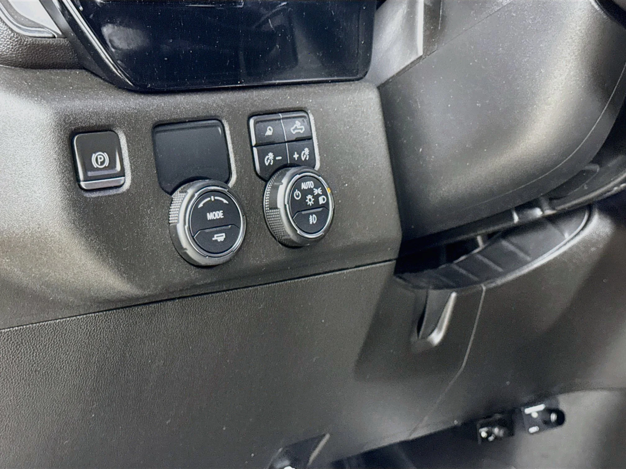 Used 2023 SUMMIT WHITE Chevrolet RST image 12