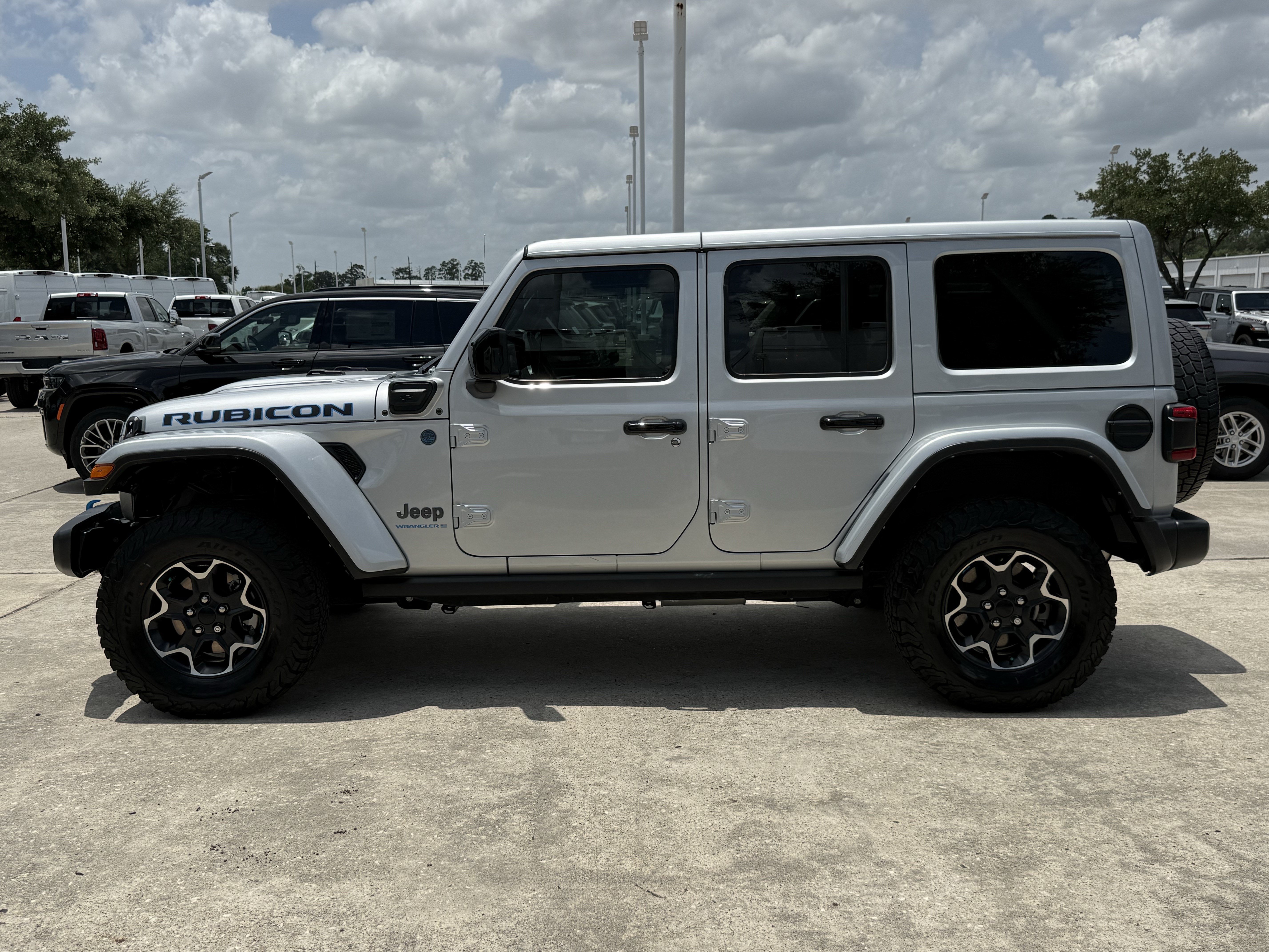 Used 2023 Silver Zynith Clearcoat Jeep  image 7
