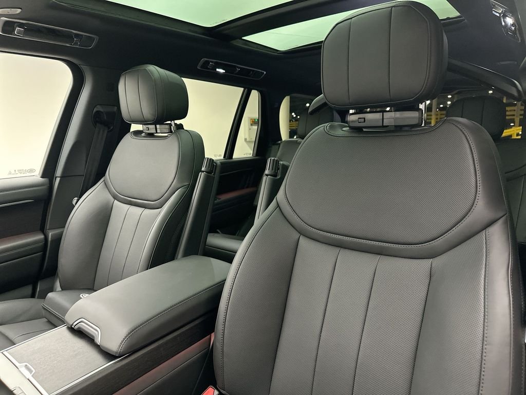 New 2026 Santorini Black Land Rover SE image 10