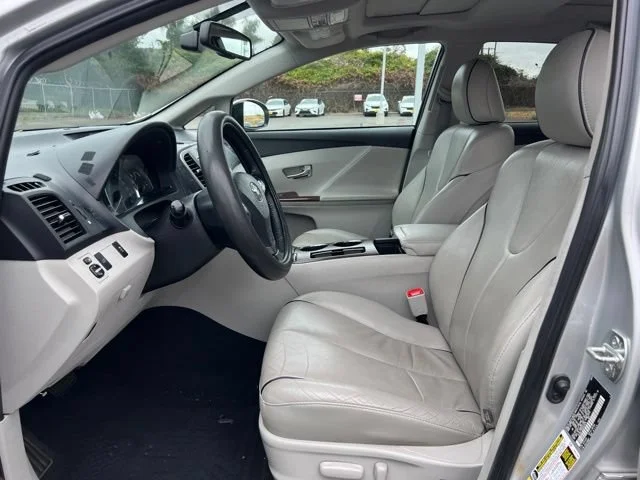 Used 2009 Classic Silver Metallic Toyota Base image 12